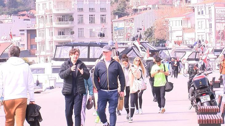 İstanbul’da bayramın birinci günü güneşli havayı fırsat bilenler kıyılarda akın etti
