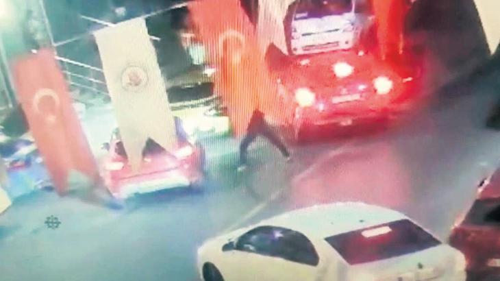Otomatik silahlarla maskeli suikast! 17 yaşındaki çocuğa 13 kurşun