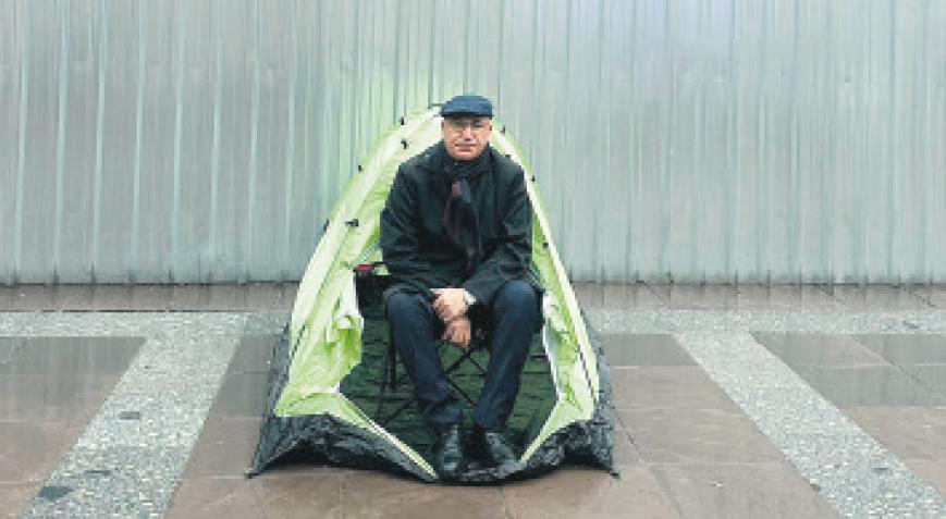 Adalet Bakanlığı önünde çadır kurdu