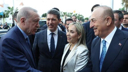 Cumhurbaşkanı Erdoğan’dan AK Parti Antalya Vilayet Başkanlığı’na ziyaret