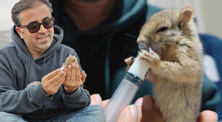 Donmak üzereyken kurtardı! Minik konuğunu şırıngayla besliyor