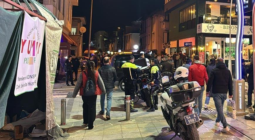 Kafeye girip silahla dehşet saçtı! Mahzur olmak isteyen işletmeciyi bıçakladı