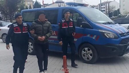 Vicdanları sızlatan olay! Oğul ve sevgilisi 90 yaşındaki anneyi dövdü