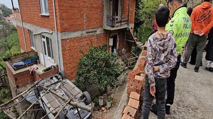 Zonguldak’ta feci olay! Park etmek istedi arabasıyla birlikte bahçeye düştü