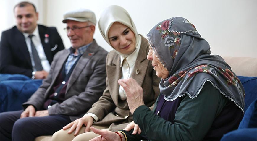 Bakan Göktaş Yozgat’ta şehit ailesini ziyaret etti