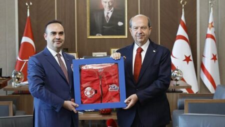 Bakan Kacır KKTC Cumhurbaşkanı Tatar ile bir ortaya geldi