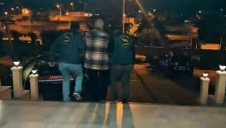 Bakan Yerlikaya: Interpol kırmızı ve yeşil bültenle aranan 2 şahıs yakalandı