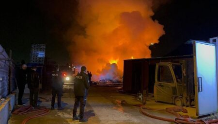 Bursa’da palet fabrikasında korkutan yangın