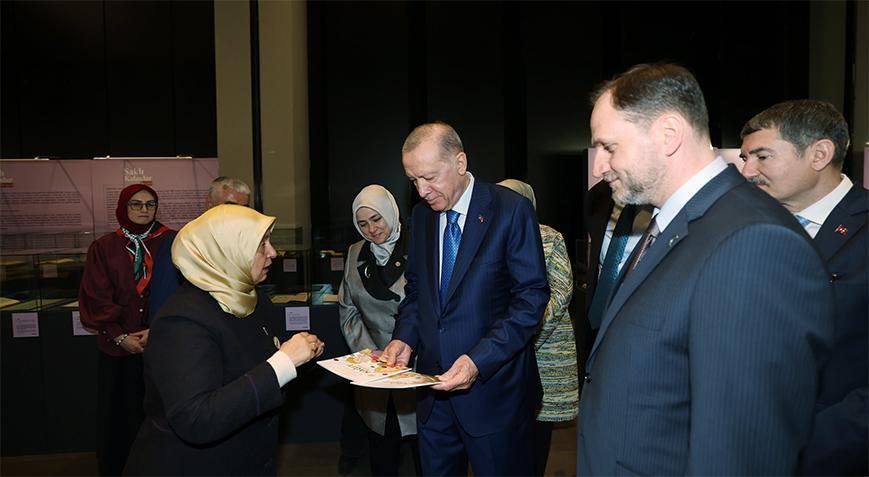 Cumhurbaşkanı Erdoğan Gizli Kalanlar standını gezdi