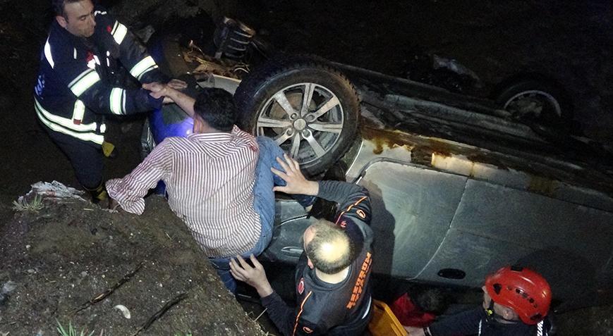 Denetimden çıkan araç dereye uçtu! 3 kişi yaralandı