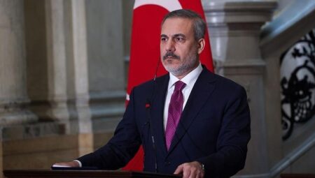 Dışişleri Bakanı Fidan CHP lideri Özgür Özel’e yapılan hücuma kınadı