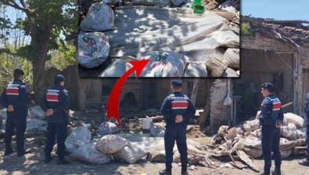 Eski konutun bahçesini kazınca ortaya çıktı! Jandarma başında nöbette