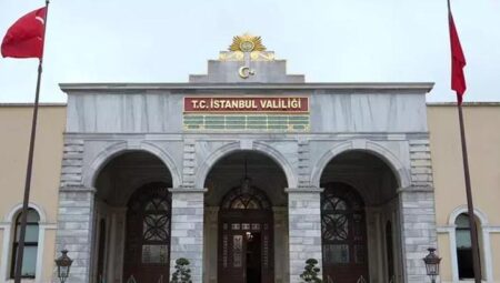 İstanbul Valiliği “Özgür Özel’in makam aracı kapalı otoparka alınmadı” tezleriyle ilgili açıklamada bulundu