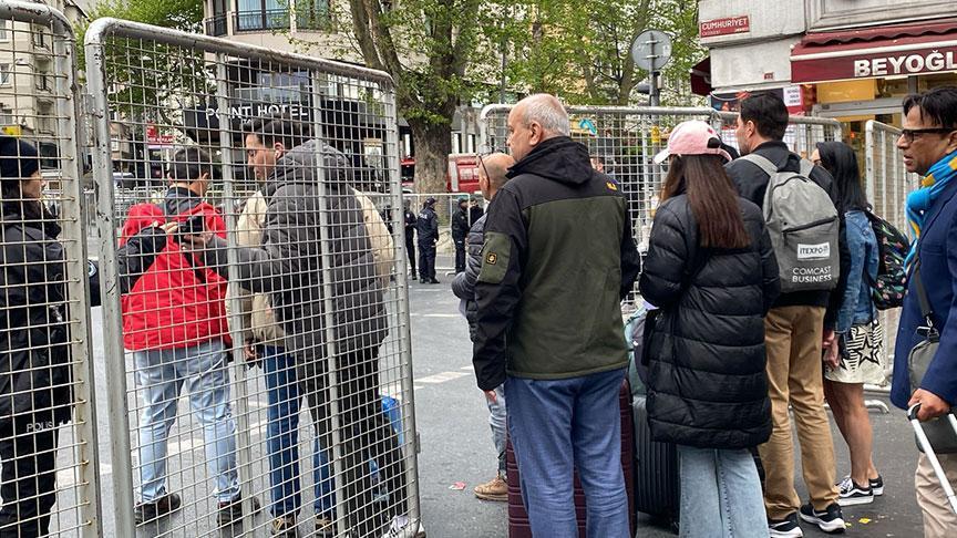 İstanbul’da 1 Mayıs önlemleri! İşlerine gidenler yürüdü, turistler araç bulamadı