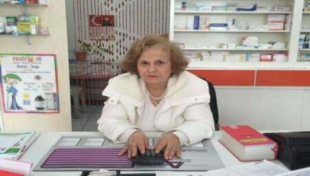 İzmir’deki eczacı cinayetinde dinlenen tanık: Kapıda bir çift ayakkabı ve bir poşet vardı