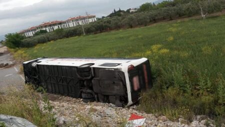 Manisa’da yolcu otobüsün devrildi! 16 kişi yaralandı