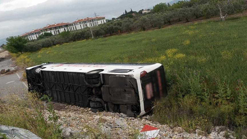 Manisa’da yolcu otobüsün devrildi! 16 kişi yaralandı