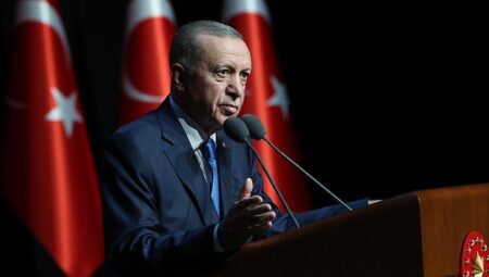 Son dakika! Cumhurbaşkanı Erdoğan: Tenkit mazeretiyle kimse yargı mercilerine parmak sallayamaz