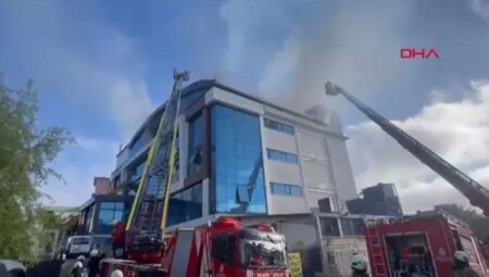 Son dakika: Esenyurt’ta dokuma fabrikası yanıyor