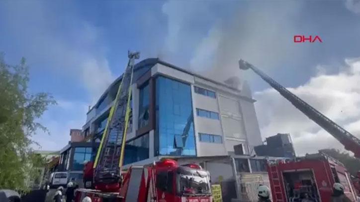 Son dakika: Esenyurt’ta dokuma fabrikası yanıyor
