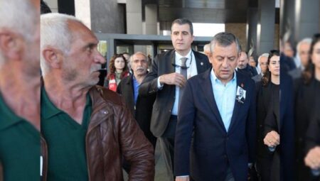 Son dakika…Özgür Özel’e saldıran kişinin kimliği muhakkak oldu! 3 kabahatten sabıkalı, işsiz