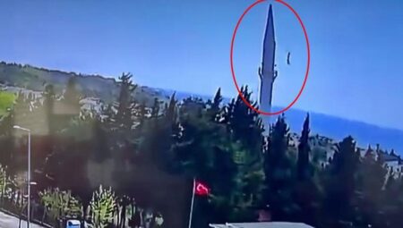 Yer: Büyükçekmece! Zelzelenin akabinde caminin alemi bu türlü düştü