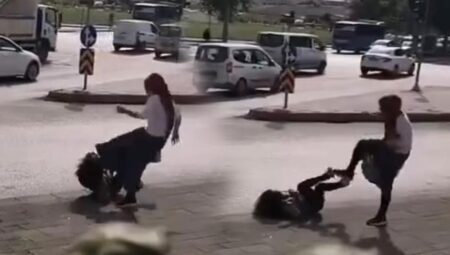 Yer: Gaziantep! İki bayan birbirine girdi