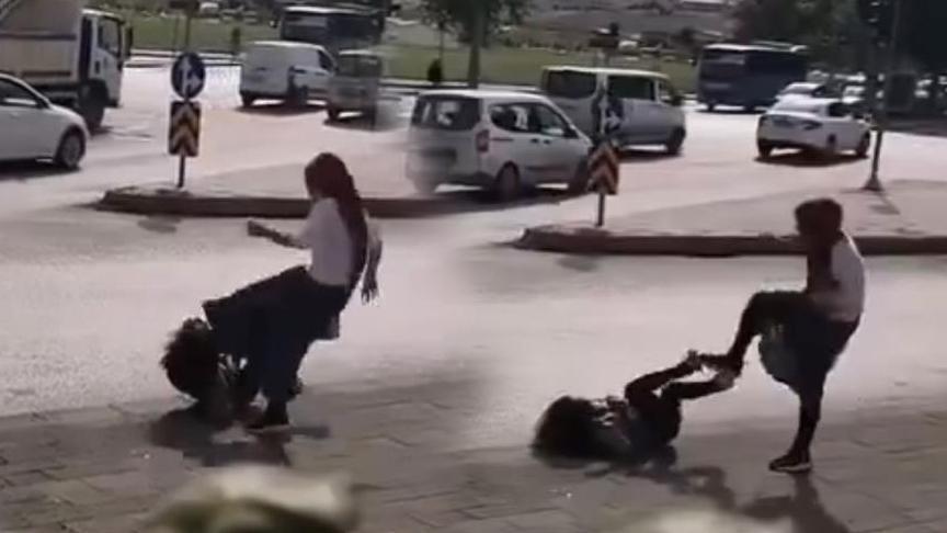 Yer: Gaziantep! İki bayan birbirine girdi