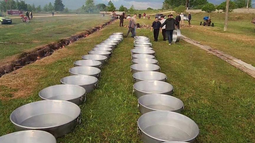 80 yıllık gelenek! Binlerce kişi kente akın etti: 60 kazan yan yana pişirildi
