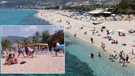 Alanya’da plajda İngiliz turiste şezlong dayağı! Skandal imgenin bedeli ağır oldu