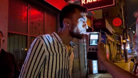 Alkolmetreye üflemedi, kaçmaya çalıştı! Polisin tek bir kelamıyla geri döndü