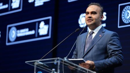 Bakan Kacır ‘Yarının Teknoloji Liderleri’ ödül merasimine katıldı