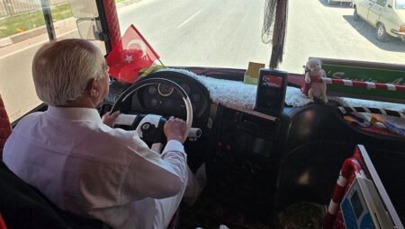 Bir kent onu konuşuyor! ‘Sosyete Musa’nın otobüsüne binen inmek istemiyor