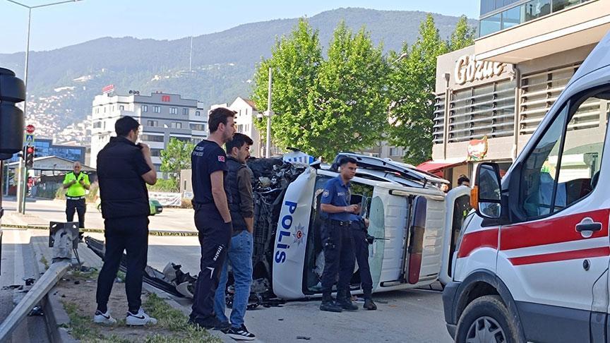 Bursa’da grup otosu kaza yaptı! 2’si polis, 5 kişi yaralandı