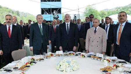 Cumhurbaşkanı Erdoğan, Azerbaycan Bağımsızlık Günü’nde düzenlenen konsere katıldı