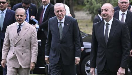 Cumhurbaşkanı Erdoğan Azerbaycan’da! ‘Buradaki tabloda üç devlet tek millet’