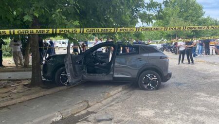 Denetimden çıkan araç hastane bahçesine daldı! 1 meyyit, 1 yaralı