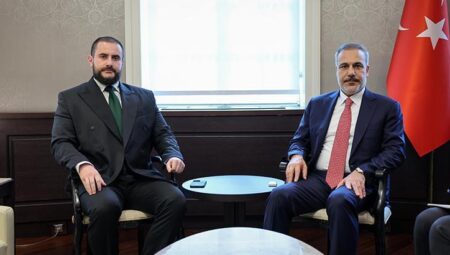 Dışişleri Bakanı Hakan Fidan Sırbistan’da Devlet Bakanı Zukorlic ile bir ortaya geldi