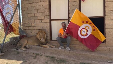 Galatasaraylı taraftar, şampiyonluğu aslanlarıyla kutladı