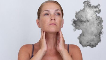 Her nefeste kansere yaklaştırıyor! Geçmeyen ses kısıklığı güçlü bir sinyal