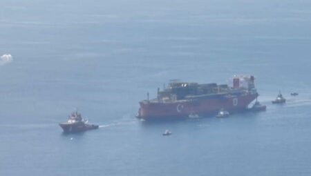 İstanbul Boğazı’nda tarihi an! 11 saatlik seyahat başladı: Osman Gazi FPU geçiş yapıyor