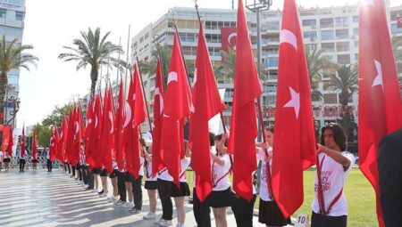 İzmir’de 19 Mayıs coşkuyla kutlandı