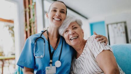 Kimileri neden yaşlanmaz? Yaşını göstermeyenlerin 6 büyük sırrı