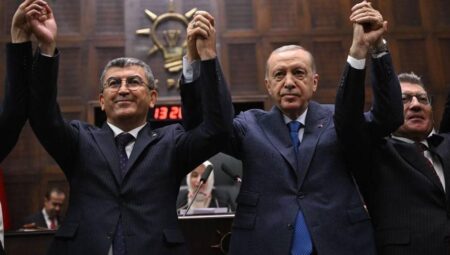 Konya Milletvekili Hasan Ekici ve 4 belediye başkanı AK Parti’ye katıldı