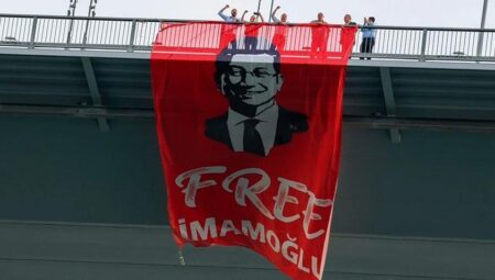 Köprüye asılan ‘İmamoğlu’ pankartına soruşturma