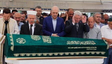 Meclis Başkanı Kurtulmuş, emekli Öğretim Üyesi Prof. Dr. Halis Ayhan’ın cenazesine katıldı