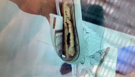 Reaksiyon çeken olay! Kantinci Kur’an-ı Kerim sayfalarını tost kağıdı yaptı