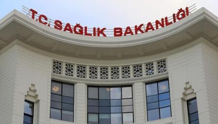 Sıhhat Bakanlığı’ndan hayatını kaybeden İngiliz hastayla ilgili tezlere açıklama