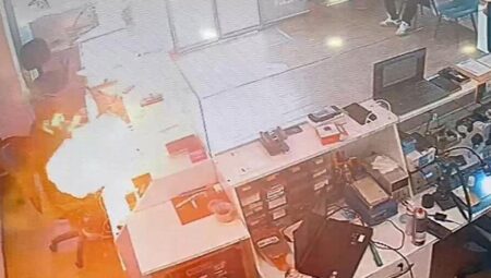 Telefon bataryası bomba üzere patladı! Endişe dolu anlar anbean kaydedildi