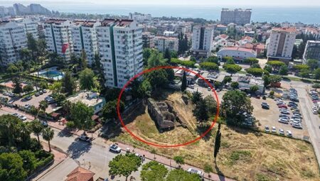 Yer: Antalya! Lüks konutların ortasında zamanan direnen hazine